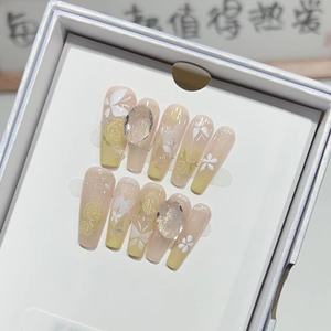 <span class=keywords><strong>Uñas</strong></span> Postizas Rose Garden con Diseño Francés Hueco <span class=keywords><strong>de</strong></span> Mariposa y Rosa Pintada a Mano, Estilo Lujoso - Product Image 3