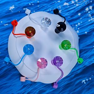 Nuevo Cubrepolvo de Plástico Personalizado con Diamantes 3D Brillantes de 10mm para Vasos y Accesorios de Bar - Product Image 6