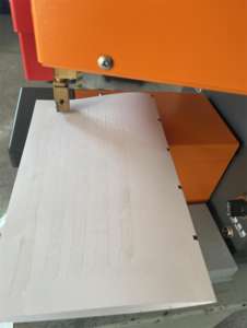 Máquina encoladora hecha en China Máquina encoladora semiautomática Máquina encoladora de cremallera <span class=keywords><strong>para</strong></span> bolsos <span class=keywords><strong>Ropa</strong></span> - Product Image 5