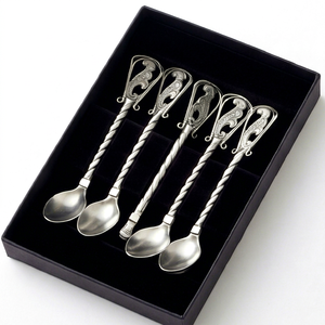Ensemble de cuillères à thé vintage en métal avec manche torsadé, finition miroir haute brillance, compatibles lave-vaisselle, pour une table élégante - Product Image 1