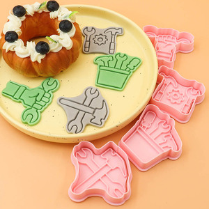 <span class=keywords><strong>Emporte</strong></span>-pièces en plastique écologique pour biscuits <span class=keywords><strong>Pince</strong></span> à clé marteau Forme de dessin animé Argile pour bricolage Animation Imprimé Passe au lave-vaisselle - Product Image 4