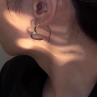 Boucles d'oreilles clous en argent pur en forme de cœur FY-EZ192 2025 pour femmes, simples, polyvalentes, haut de gamme, style froid, best-sellers sur Internet