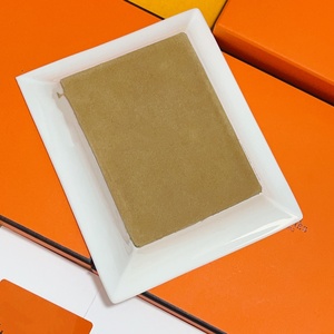 Cendrier de bureau en céramique de style européen, grand diamètre, design carré à quatre fentes, base antidérapante, personnalisable pour la maison et les restaurants - Product Image 6