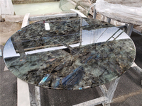 Plan de travail en granit naturel de Madagascar, pierre exotique bleu émeraude rétroéclairée, dalle de granit bleu labradorite lemurienne