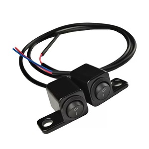 Accesorios para sistemas de carrocería de motocicleta: Interruptor de foco <span class=keywords><strong>grande</strong></span>, <span class=keywords><strong>espejo</strong></span> retrovisor, interruptor de dos velocidades ordinario para piezas de modificación. - Product Image 1
