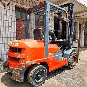 Chariot élévateur diesel Toyota d'occasion d'origine japonaise 3 tonnes 2 étages, modèles 7FD30 et 8FD30 – Excellent rapport qualité-prix - Product Image 6