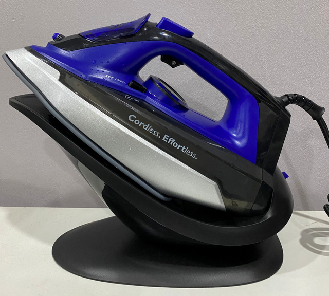 3200W High Power Household Handheld Smart Electric Steam Iron Professional Cordless Rechargeable Steam Iron for Clothes