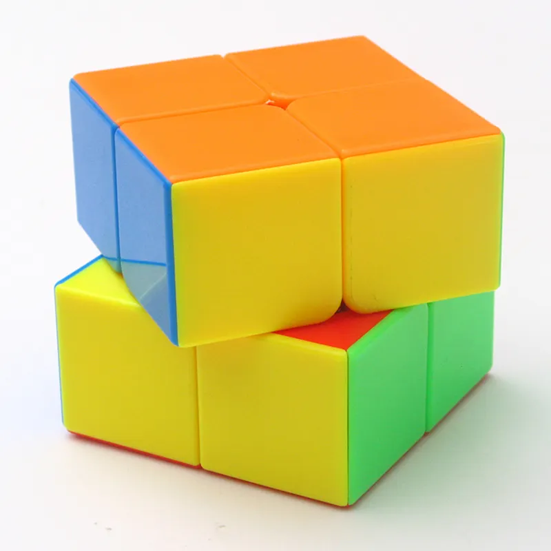 متوفر مكعبات سحرية صغيرة قابلة للطي 2 × 2 مكعبات سحرية غير لاصقة 2 × 2 × 2 ألعاب يدوية
