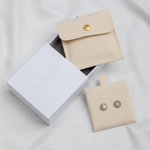 Ensemble de colis cadeaux en microfibre imprimés sur mesure pour bijoux, comprenant une boîte et une pochette - Product Image 1