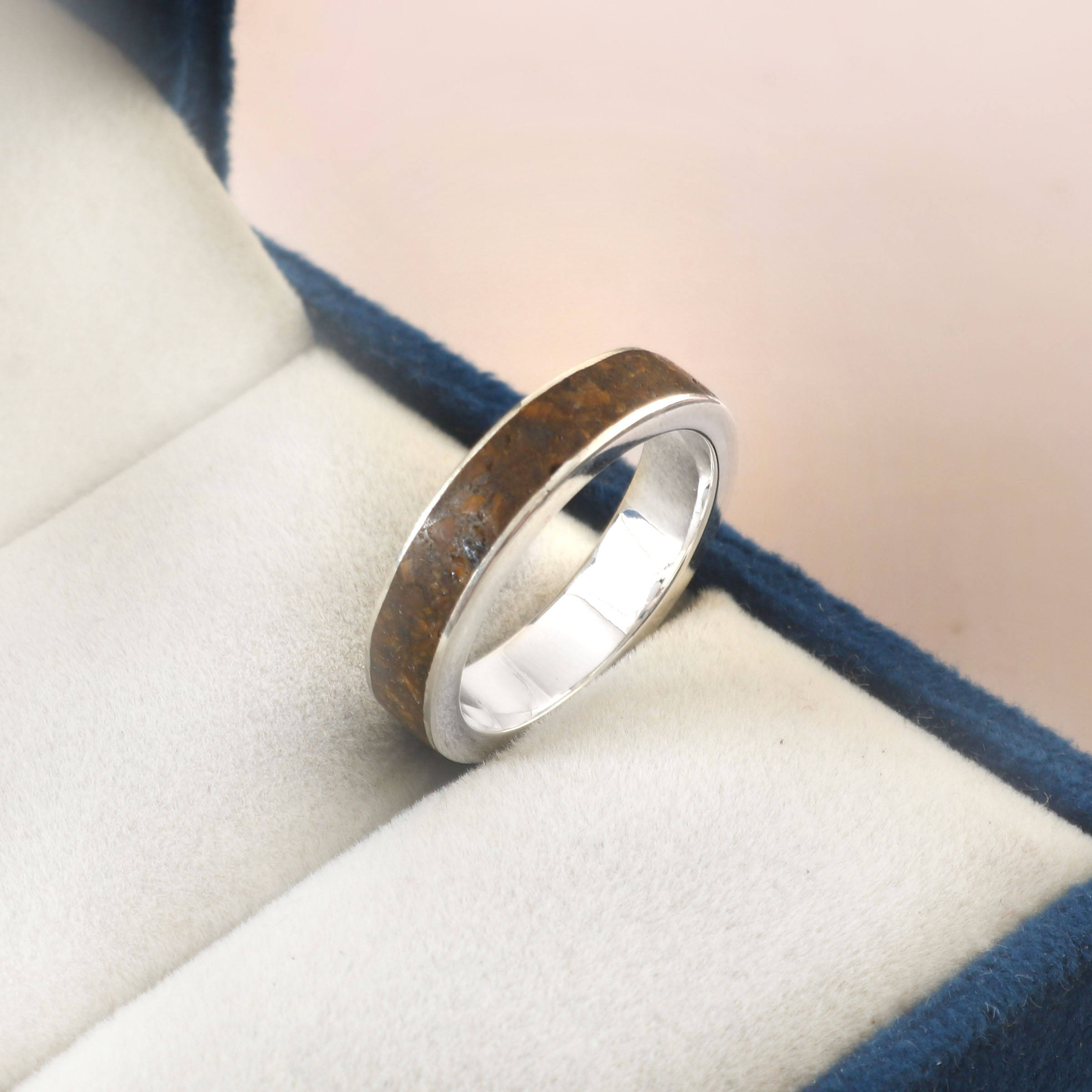 สีน้ำตาล