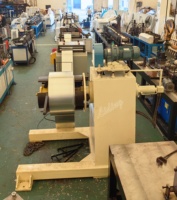 Machine de profilage de panneaux pour rayonnages - Ligne de production automatique de panneaux à largeur réglable pour systèmes de stockage en entrepôt