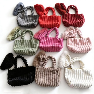 Borsa in Peluche Nuovo Design 2026, Borsa a Spalla Grande Capacità, Versatile, Sottospalla, con Cappello - Product Image 1