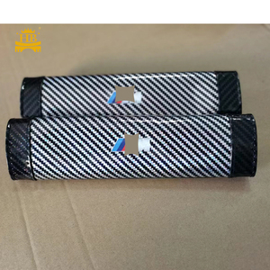 Cubierta de cinturón de seguridad de asiento de <span class=keywords><strong>coche</strong></span> de carbono personalizado <span class=keywords><strong>colores</strong></span> brillantes cinturón de seguridad de <span class=keywords><strong>coche</strong></span> protector de hombro interiores - Product Image 3