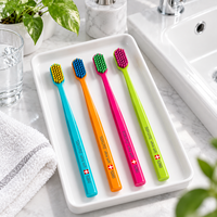 Brosse à dents manuelle pour adultes à poils doux et colorés, directement de l'usine, pour les soins bucco-dentaires quotidiens à domicile