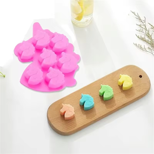 Moule à savon en silicone 3D jetable en stock d'usine, 7 cavités, forme <span class=keywords><strong>de</strong></span> <span class=keywords><strong>licorne</strong></span>, moule à chocolat - Product Image 1