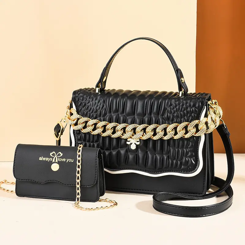 2022 Hot Sale Luxury Purses And Clutch Bag Borsa Women PU Leather Wrinkle Underarm Bag Gold Chain Diamond Shoulder Bag