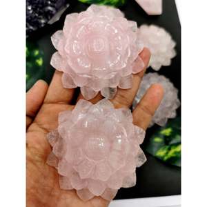 Belle fleur de zinnia sculptée à la main en quartz rose - sculptures en cristal/pierre précieuse - 2,8 pouces et 100 g (0,22 lb) - UNE PIÈCE - Product Image 1