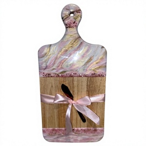 Elegante Tabla de Cortar de Madera y Resina con Esquinas Redondeadas para un Manejo Seguro y Accesorios de Cocina Modernos - Product Image 1