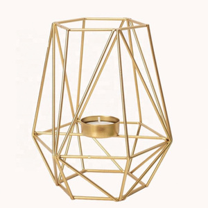 Petit <span class=keywords><strong>bougeoir</strong></span> en métal le plus vendu Design élégant Éclairage décoratif unique en fer doré fait à la main pour la maison et l'hôtel - Product Image 2