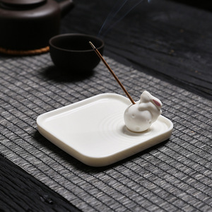 Support simple en céramique de style dessin animé, <span class=keywords><strong>Lapin</strong></span> de jade volant vers la lune, base à encens en porcelaine blanche, bois de santal et - Product Image 4
