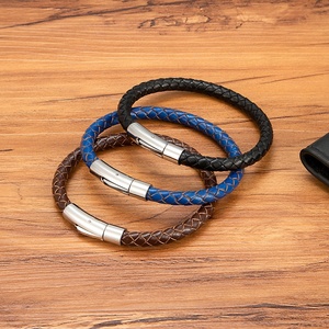 Bracelets en <span class=keywords><strong>cuir</strong></span> noir tressé populaires 2026 avec acier inoxydable électroplaqué pour hommes et femmes - Product Image 4