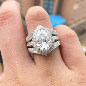 แหวนเพชรโมอิส4.70กะรัตประดับลูกแพร์ทองขาว18K สำหรับวันครบรอบแต่งงานหมั้น - Product Image 1