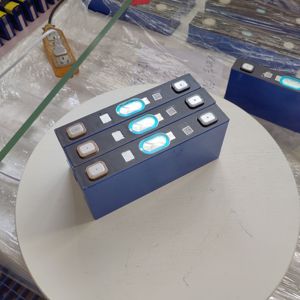 Yeni Stok Songye LiFePO4 Katı Hal Prizmatik Pil <span class=keywords><strong>3</strong></span>.2V 314Ah 6000 Döngü Mavi <span class=keywords><strong>3</strong></span> Yıl Garantili Güneş Enerjisi Depolaması İçin Tasarlandı - Product Image 2