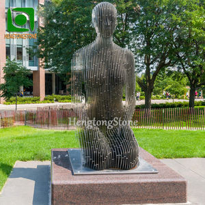 Décor de jardin extérieur Grand miroir en métal poli Sculpture d'homme de disparition abstraite en acier inoxydable - Product Image 3