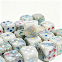 Dés de jeu D6 16 mm bicolores marbrés, lot de 2 dés de jeu en vrac aux couleurs mélangées