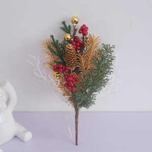 Corona Navideña Artflora Factory con Bayas Rojas y Piñas, 36 cm, Modelo DY1-7969, para Puerta Principal, Decoración Navideña, Plástico, Hecha a Mano, Venta al Por Mayor - Product Image 3