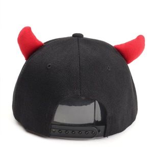 Gorra Snapback con Cuernos de Diablo en Color Contrastante, Unisex, Casual, de Béisbol, Poliéster, Algodón, Lona 2025 - Product Image 3