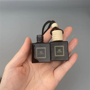 Stampa personalizzata <span class=keywords><strong>logo</strong></span> 10ml <span class=keywords><strong>auto</strong></span> appeso diffusore di vetro nero bottiglia di profumo <span class=keywords><strong>con</strong></span> coperchio in legno - Product Image 1