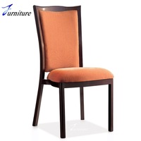 Chaise de banquet dorée pour événements ensemble de meubles pour chambre d'hôtel chaises de restaurant en bois empilables