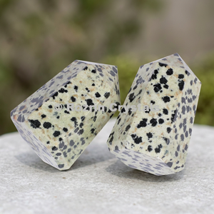 Punta curativa de cristal de Dalmata tallada - Product Image 2