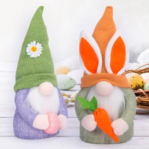 Jouets en peluche de lapin de Pâques et de gnome avec design de carotte et d'oreilles - Décorations de Pâques - Product Image 3