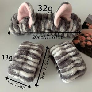 طقم عصابات رأس مخططة ثلاثية الأبعاد بتصميم أذن القط للخريف والشتاء، عصابات شعر ورباط معصم للنساء، مقاومة للرطوبة، مناسبة للمكياج وغسل الوجه والسبا - Product Image 3