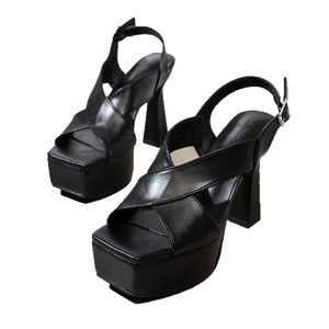 Sandales romaines à talons hauts pour femmes, à bout carré, à brides croisées, avec chaîne et semelle épaisse, mode estivale - Product Image 5