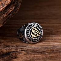 Bague personnalisée pour homme en acier inoxydable, bague de doigt viking, bague en argent avec triangle d'Odin sur mesure pour homme