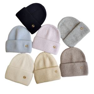 Gorros de Invierno de Alta Calidad Personalizados para Mujer, con Logotipo Metálico, Hechos con Hilo de Pelo de Conejo Angora Ecológico, Acrílico, Algodón, Cachemira y Lana - Product Image 6