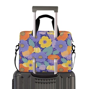 Housse de protection portable en polyester pour ordinateur portable 16 pouces, design personnalisé motif floral, étanche et fine - Product Image 2