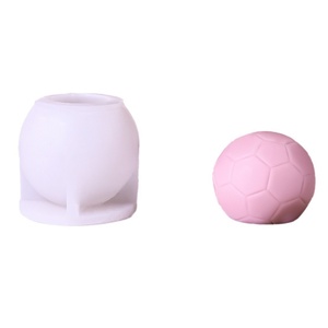 TangChu Nuevo Molde de Silicona Pequeño con Patrón de Balón de Fútbol para Velas de Aromaterapia, Molde de Compresión Artesanal para Difusores de Yeso - Product Image 5