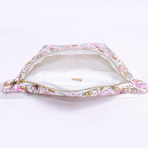 Bolsa de Cintura Tipo Riñonera Stock Magic Jumbo, Linda Bolsa Rosa con Estampado Completo, Resistente al Agua, de Nailon, con Correa Ajustable, Bolsa de Viaje con Cierre - Product Image 3