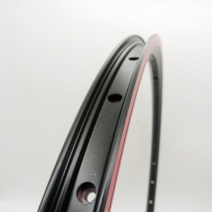 Jante <span class=keywords><strong>de</strong></span> vélo <span class=keywords><strong>de</strong></span> montagne BMX <span class=keywords><strong>de</strong></span> 26 pouces magnifiquement fabriquée à la main Jante à bord rouge bicolore en alliage d'aluminium avec frein en V à 32 trous - Product Image 3
