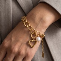 Bracelet chaîne épaisse en acier inoxydable plaqué or 18 carats avec pendentif cœur creux et perles acryliques pour femme