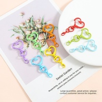 Nouveau porte-clés créatif et mignon en alliage de zinc coloré en forme de cœur avec fermoir mousqueton, accessoire DIY, composant de bijoux faits à la main