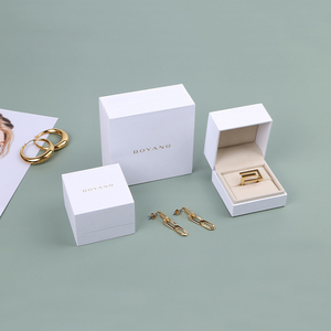 Boîtes d'emballage pour bijoux en papier personnalisées avec logo Boyang, petites, pour mariage, fiançailles, boîte à boucles d'oreilles blanche - Product Image 4