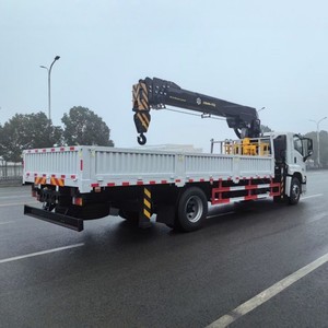 Brand New 8-Ton ISUZU FTR FVR Hydraulic Crane Truck 4x2 205HP Engine GIGA Truck Bed Crane for Sale - Product Image 3