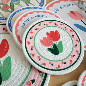 Manteles Individuales Redondos de Algodón con Estampado de Tulipanes Nórdicos, Aislantes del Calor, Lavables a Máquina, Posavasos - Product Image 1