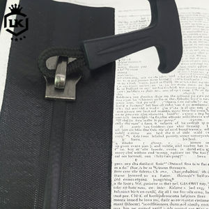 โลโก้สั่งทำ แบรนด์ส่วนตัว # 3 # 5 # ซิปแบบไม่ล็อคสีดำ 7 เส้น แบบปลายปิด เป็นมิตรกับสิ่งแวดล้อม กันน้ำได้ 100% ผลิตจากพลาสติก สำหรับเสื้อผ้าและรองเท้า - Product Image 3