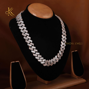 Chaîne de cou hip-hop haut de gamme ornée de diamants moissanite étincelants pour une brillance exceptionnelle et une mode urbaine moderne. - Product Image 4